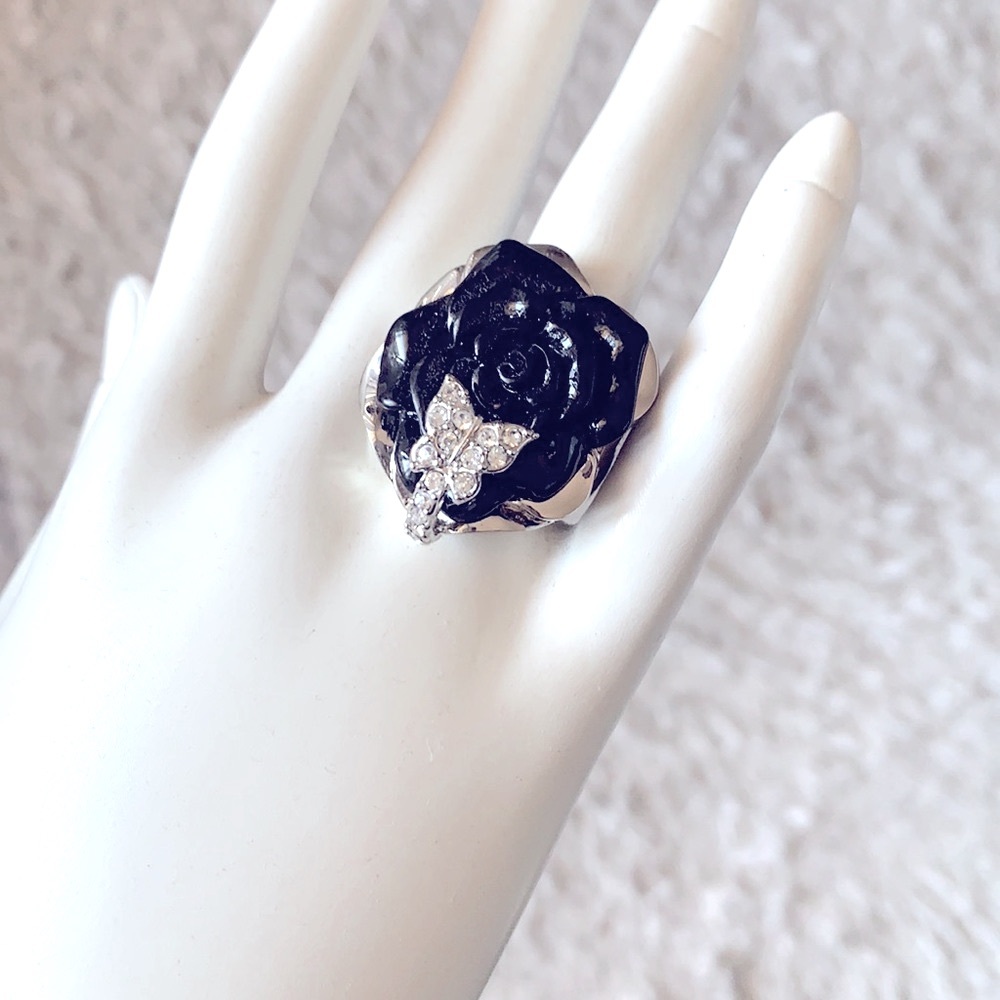 GUESS BLACK ROSE & BUTTERFLY STATEMENT RING SZ 8 - Picture 4 of 10